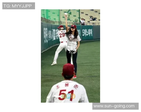 足球明星腊像高清图片欣赏带你领略球场传奇的魅力与风采 足球明星腊像高清图片欣赏带你领略球场传奇的魅力与风采